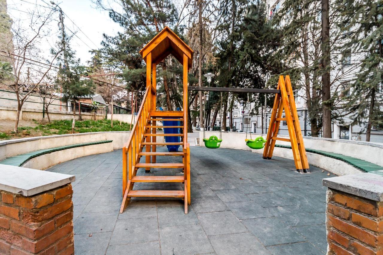 Modern Apartment In Old Tbilisi Eksteriør billede